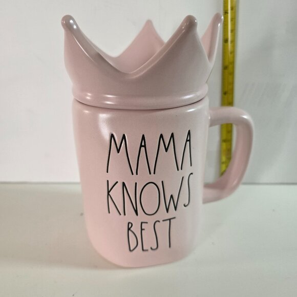 Rae Dunn "MAMA KNOWS BEST" pink mug with crown lid 16 oz capacity - Picture 1 of 4